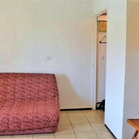 Studio Bormes-Les-Mimosas, 1 Piece, 2 Personnes - Fr-1-251-161 דירה