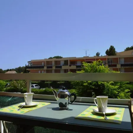 Studio Bormes-Les-Mimosas, 1 Piece, 2 Personnes - Fr-1-251-161 * Bormes-les-Mimosas